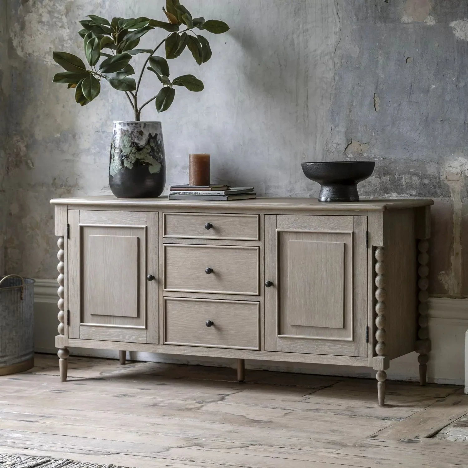 Traditional Oak 2 Door 3 Drawer Sideboard with Column Sides